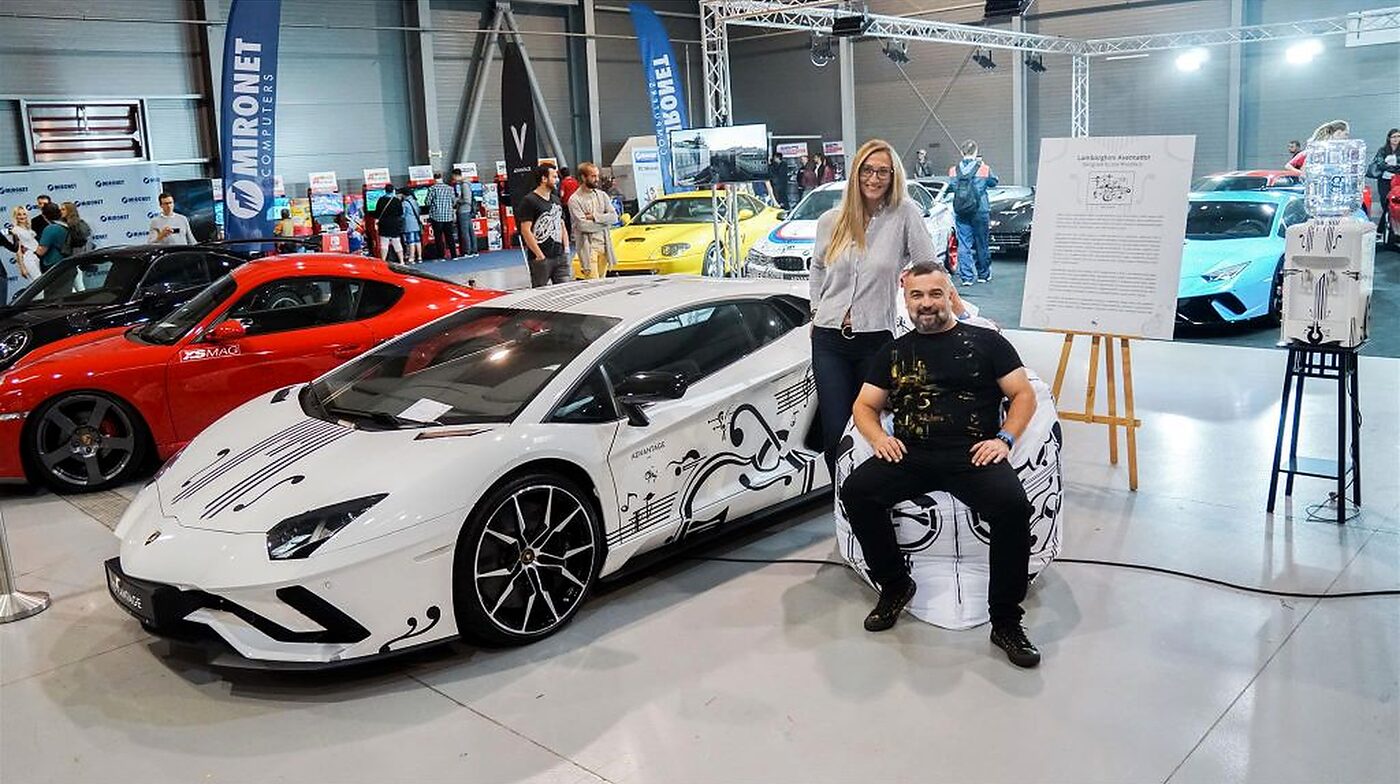 Lamborghini Aventador mit Model, Escape6 Car Festival, Prag
