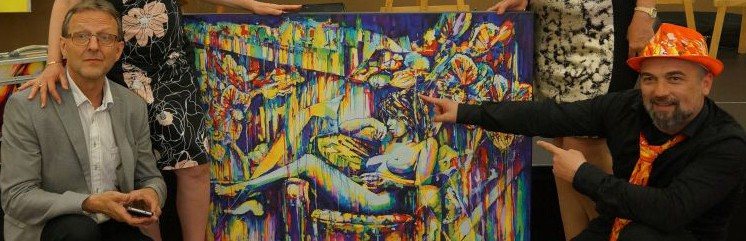 Handover of a company picture by Joe Muczka jr. at a vernissage