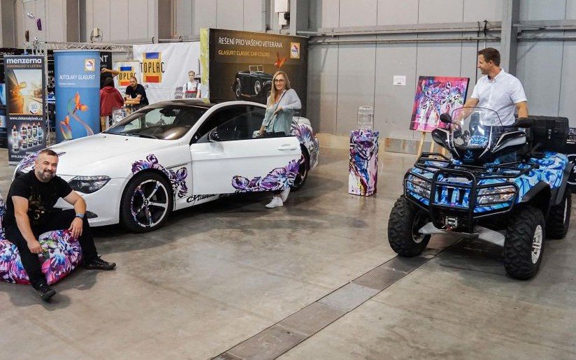 Wrapped sports car and quad with motifs by Joe Muczka jr. at an exhibition